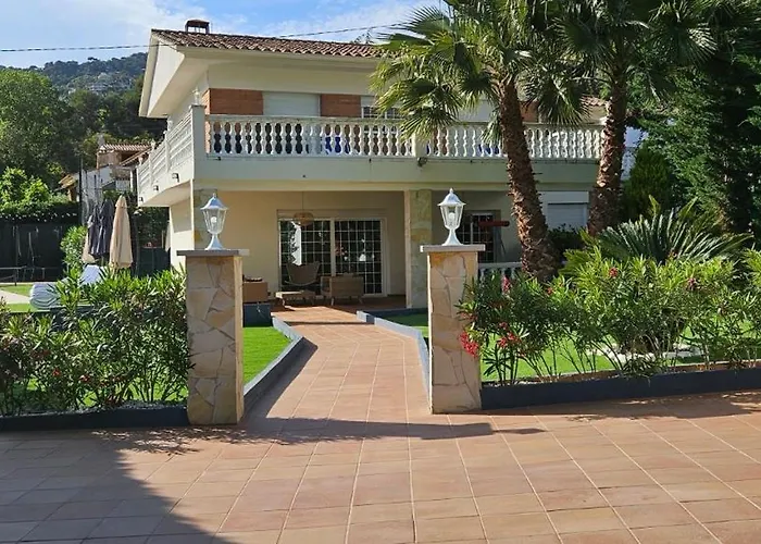 Ainara Luxury فيلة يوريت دي مار